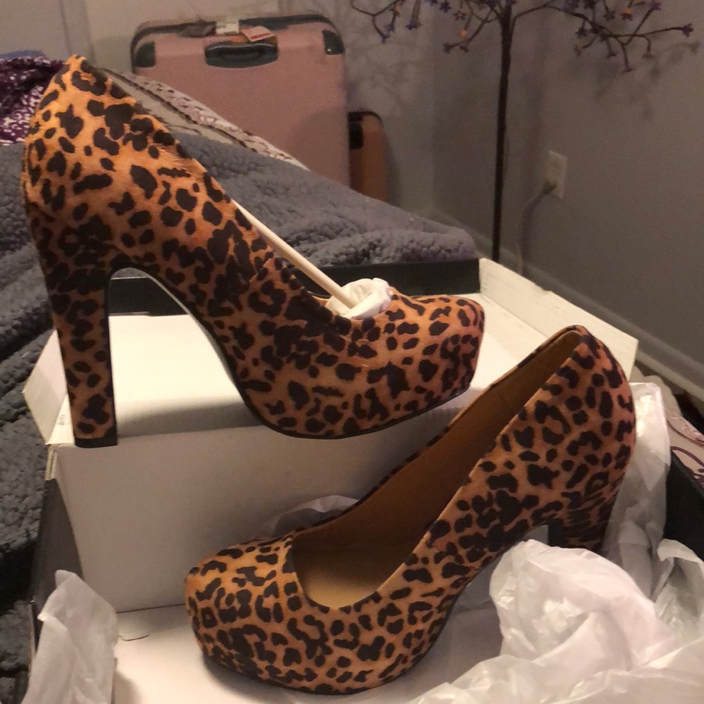 8.5 Torrid 4 inch Leo Platform pump NWT